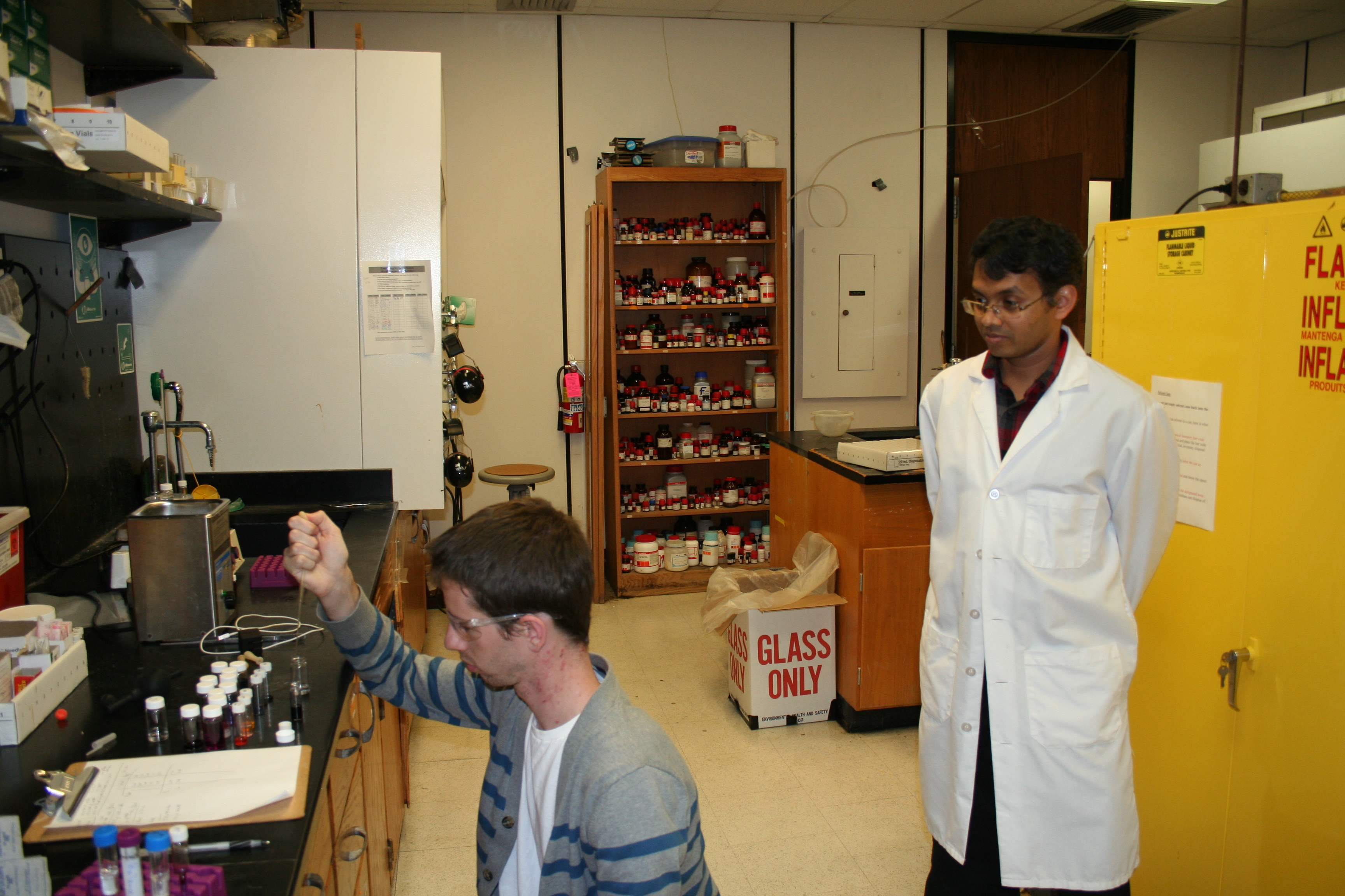 Graduate Student Tim Gehen and Postdoctoral Associate Dr. Monojit Bag fabrication solar cells from nanoparticle dispersions - Image courtesy: The DV Group